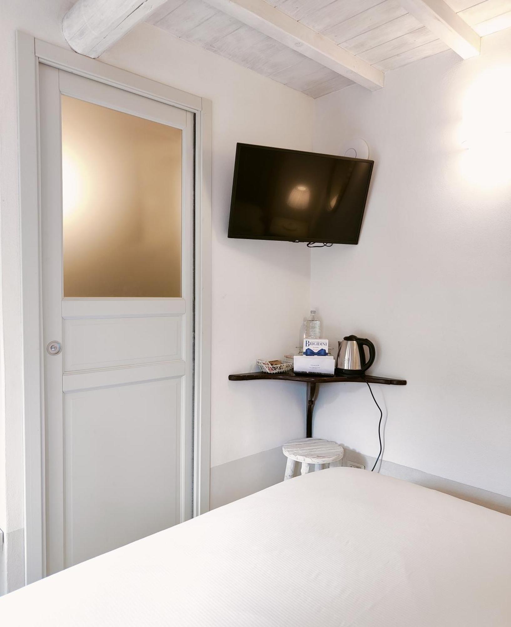 Il Cortiletto - Suites & Apartments Пистойя Экстерьер фото